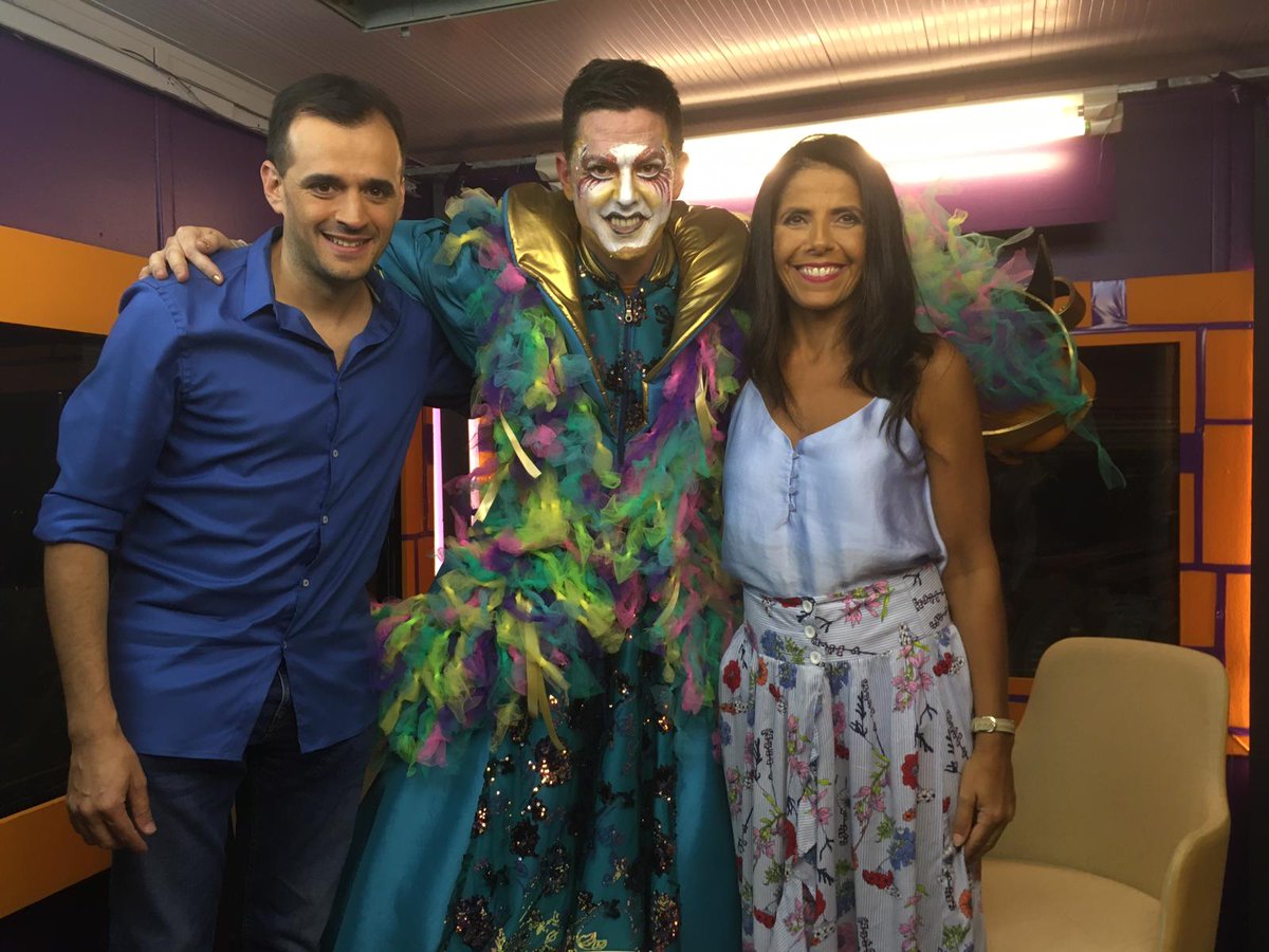 taniauy's tweet photo. A las 20 prendé la tele que llega @TodoCarnaval en @TVCIUDADuy!!!
Disfrutá con nosotros todo lo que vivimos con #Tronar, #cyranos y @murgalgm!!! (@artolauy productora y fotógrafa!!!) https://t.co/sipzaNacj2