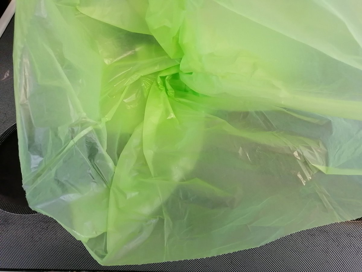 burseygirl84's tweet photo. Forid 13 gallon trash bags are made of pure plant starch material and are biodegradable. These bags are leak proof and semi durable. A few of the bags riped a little when taking them out of my trash barrel. https://t.co/0thxLDiXXX
#Burseygirl84reviews #Forid #GotItFree https://t.co/Y3dEXxg5ZH