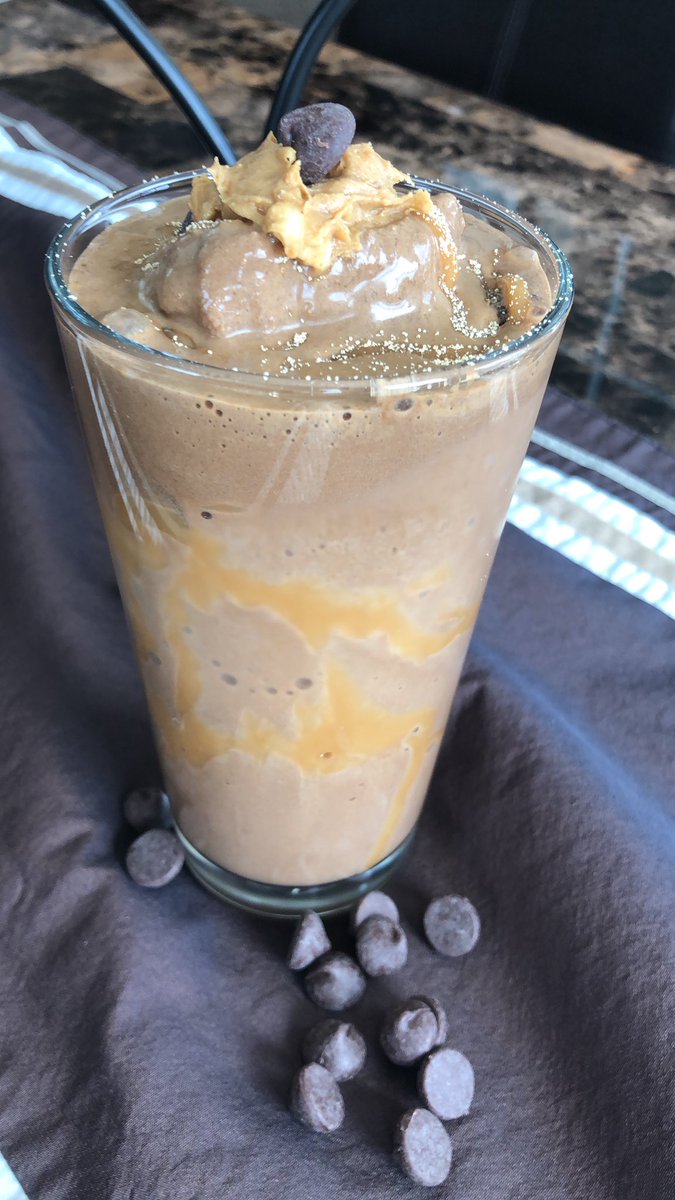 A_MAK219's tweet photo. Bc chocolate pb caramel for lunch is LIVING!! #HealthiestMealOfTheDay #Protein #Shake #Weightloss #Nutrition #AllNaturalShake #ThisShakeIsTheBest #AskMeHow https://t.co/AqlebyaN84