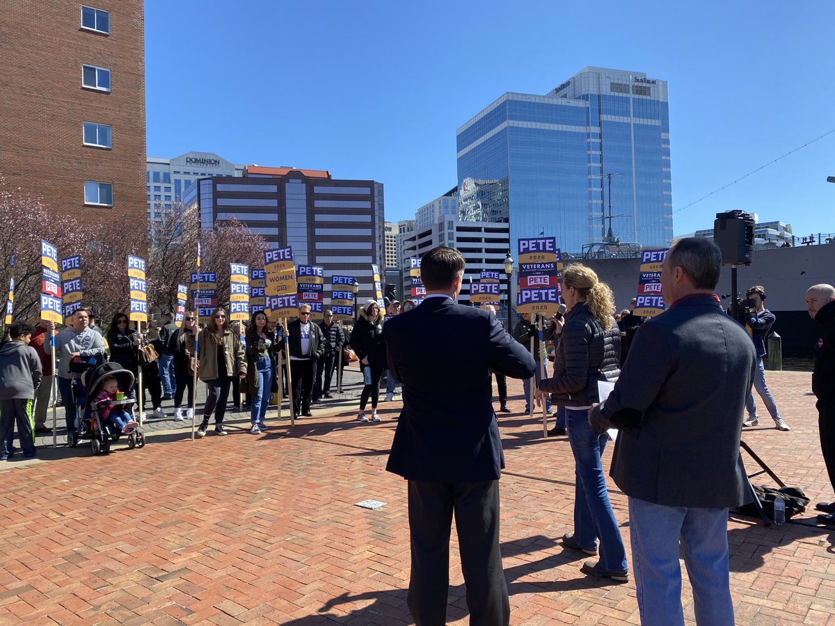 SEVAforPete's tweet photo. What a beautiful day to show our support for ⁦⁦@PeteButtigieg⁩!  💙💛💙 Thanks to all that came out and cheer on our next President of the USA 🇺🇸!  ⁦@AndriaMcClellan⁩ ⁦@GlennNye⁩ and Stan Scott pledging their public support for Pete! https://t.co/WAkbq6JF8F