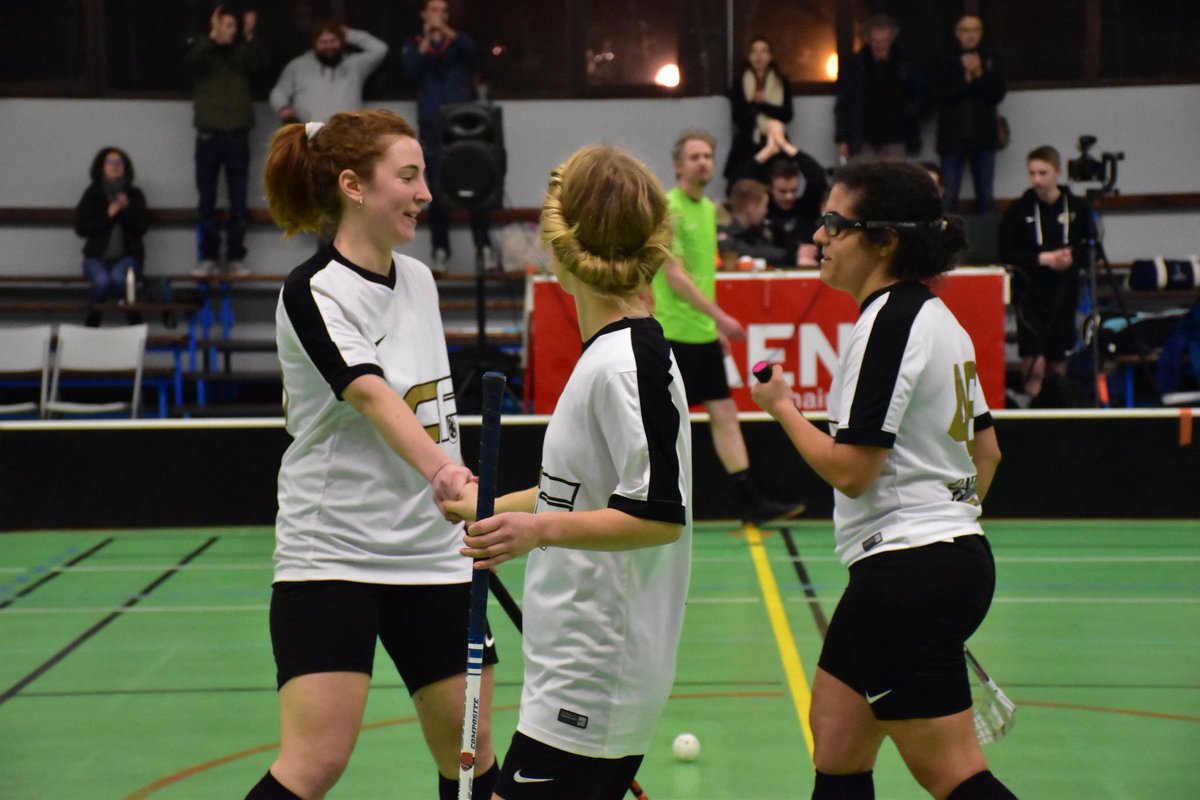 Ce lundi, c'est la reprise des entraînements féminins !
Venez vous éclater, venez tester gratuitement le floorball 😄 : 
- de 19h30 à 21h
- gymnase de la piscine de la Grâce de Dieu
Ça vous tente ? Envoyez nous un message ou inscrivez-vous sur caenfloorball.yaentrainement.fr !