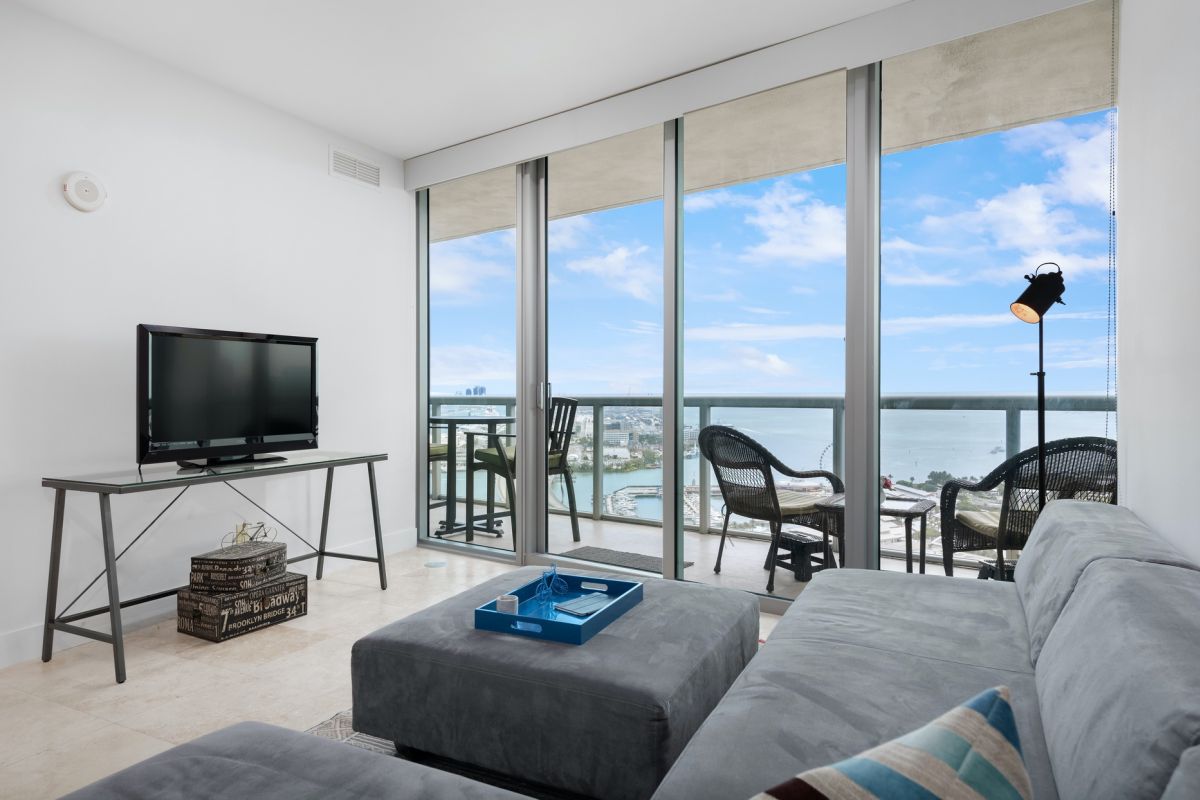 LucasLechuga's tweet photo. 🌴🌞 Just Listed - Unit 3702 at MarinaBlue - Asking $345K 🌴🌞 - https://t.co/wnccahfDH4 #justlisted #marinablue #miamicondos #miamirealestate https://t.co/4aaFRSOw9F