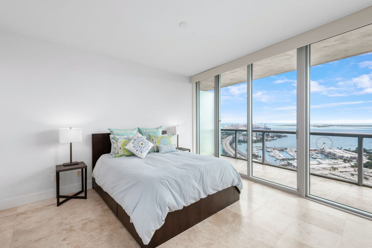 LucasLechuga's tweet photo. 🌴🌞 Just Listed - Unit 3702 at MarinaBlue - Asking $345K 🌴🌞 - https://t.co/wnccahfDH4 #justlisted #marinablue #miamicondos #miamirealestate https://t.co/4aaFRSOw9F
