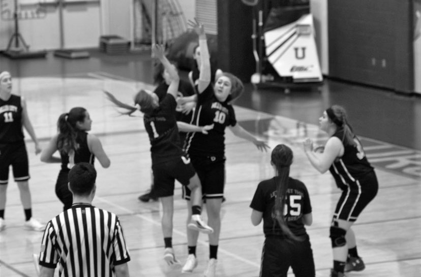 jenny_herr1's tweet image. GAME DAY🏀🎊 Holy Trinity Eagles take on St Joan of Arc for 1st/2nd placing. State bound next Saturday!!!!!🎉🎉🎉🎉🎉🏀🏀🥰#1she’smine
#lovewatchingHERR💙💚🏀💪🏻