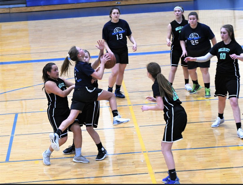 jenny_herr1's tweet image. GAME DAY🏀🎊 Holy Trinity Eagles take on St Joan of Arc for 1st/2nd placing. State bound next Saturday!!!!!🎉🎉🎉🎉🎉🏀🏀🥰#1she’smine
#lovewatchingHERR💙💚🏀💪🏻