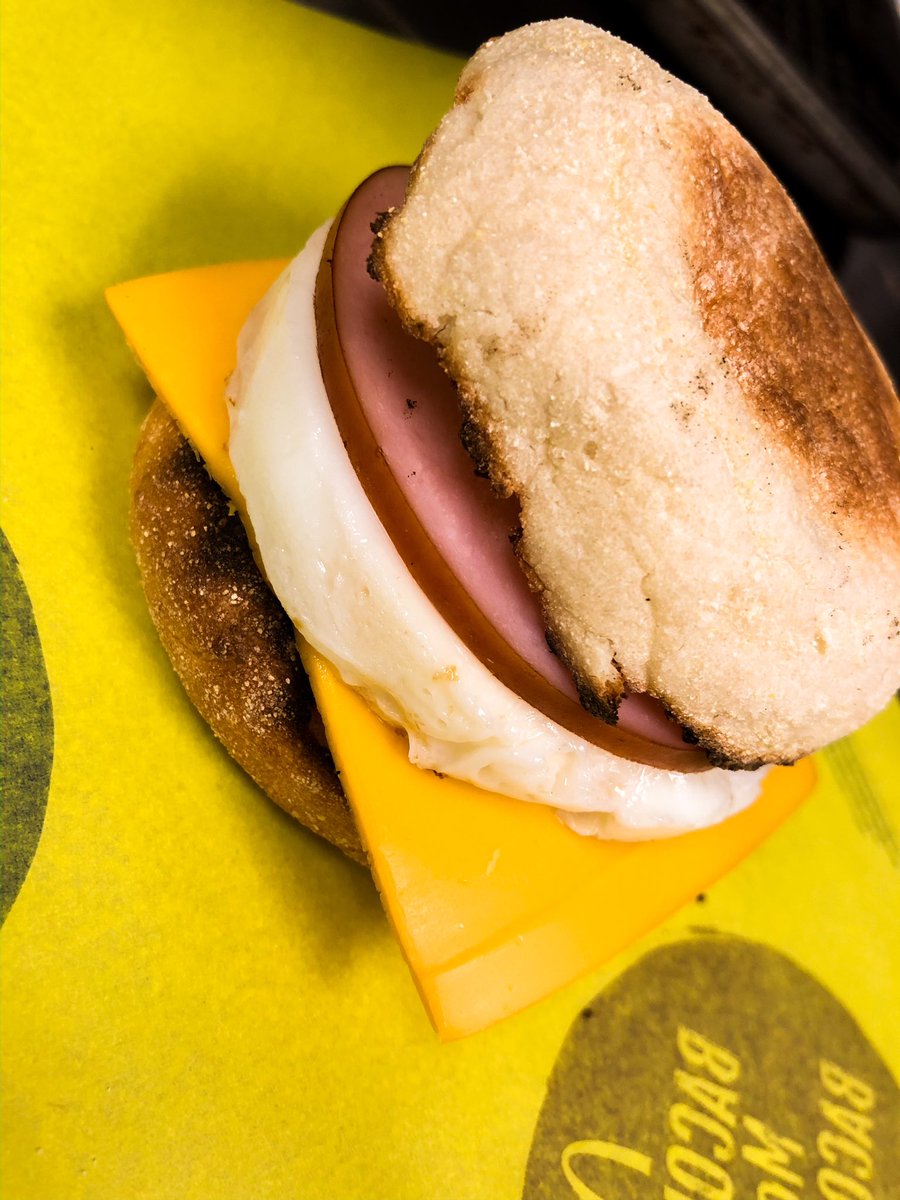 How to make the perfect #EggMcMuffin
1. freshly cracked egg 🍳
2. Perfectly Toasted McMuffin 🍞
3. Don’t forget that cheddar 🧀
4. Canadian bacon is the cherry on top 🥓

#Foodie #mcdonalds #imlovinit <a href="/McDonaldsCanada/">McDonald's 🇨🇦</a>