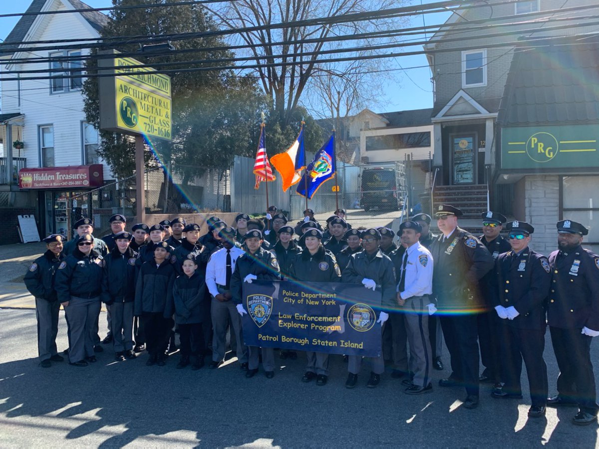 120Explorers's tweet image. Staten Island explorers having a great time marching in the ST.Patricks day parade