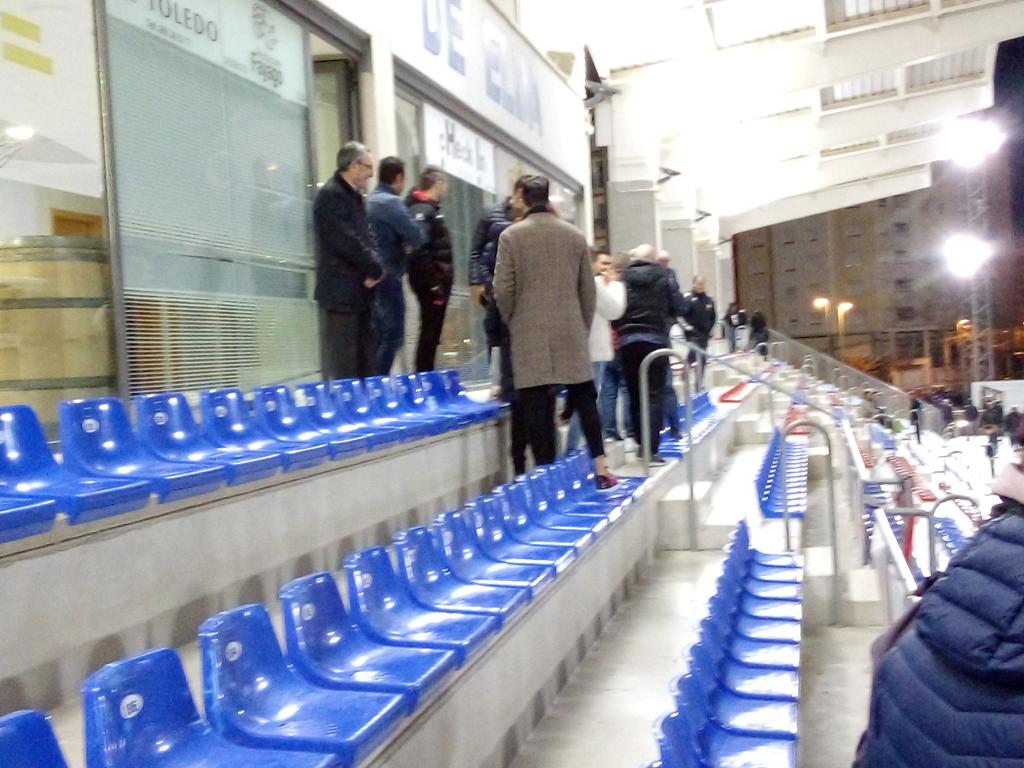 IdellaSport.es (@idellasportes) on Twitter photo Se comenta en palco de N. P. Amat que antes del partido, el Presidente del <a href="/CD_Eldense/">CD Eldense SAD</a> ha sido agredido por un futbolista no convocado. Se comenta en palco de N. P. Amat que antes del partido, el Presidente del <a href="/CD_Eldense/">CD Eldense SAD</a> ha sido agredido por un futbolista no convocado.