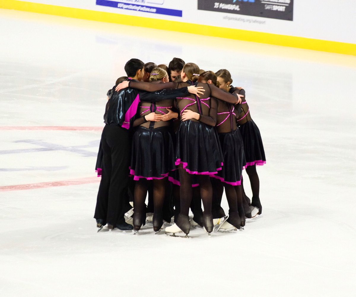 TrineSkating's tweet photo. What a moment. Collegiate ended their season with a clean skate, their highest score (58.85) and finished 9th in the nation! All as a first year collegiate team. We are incredibly proud of their dedication, perseverance and hard work this season 💙⚡️ Congratulations, Thunder! https://t.co/gF14g2ZyeY