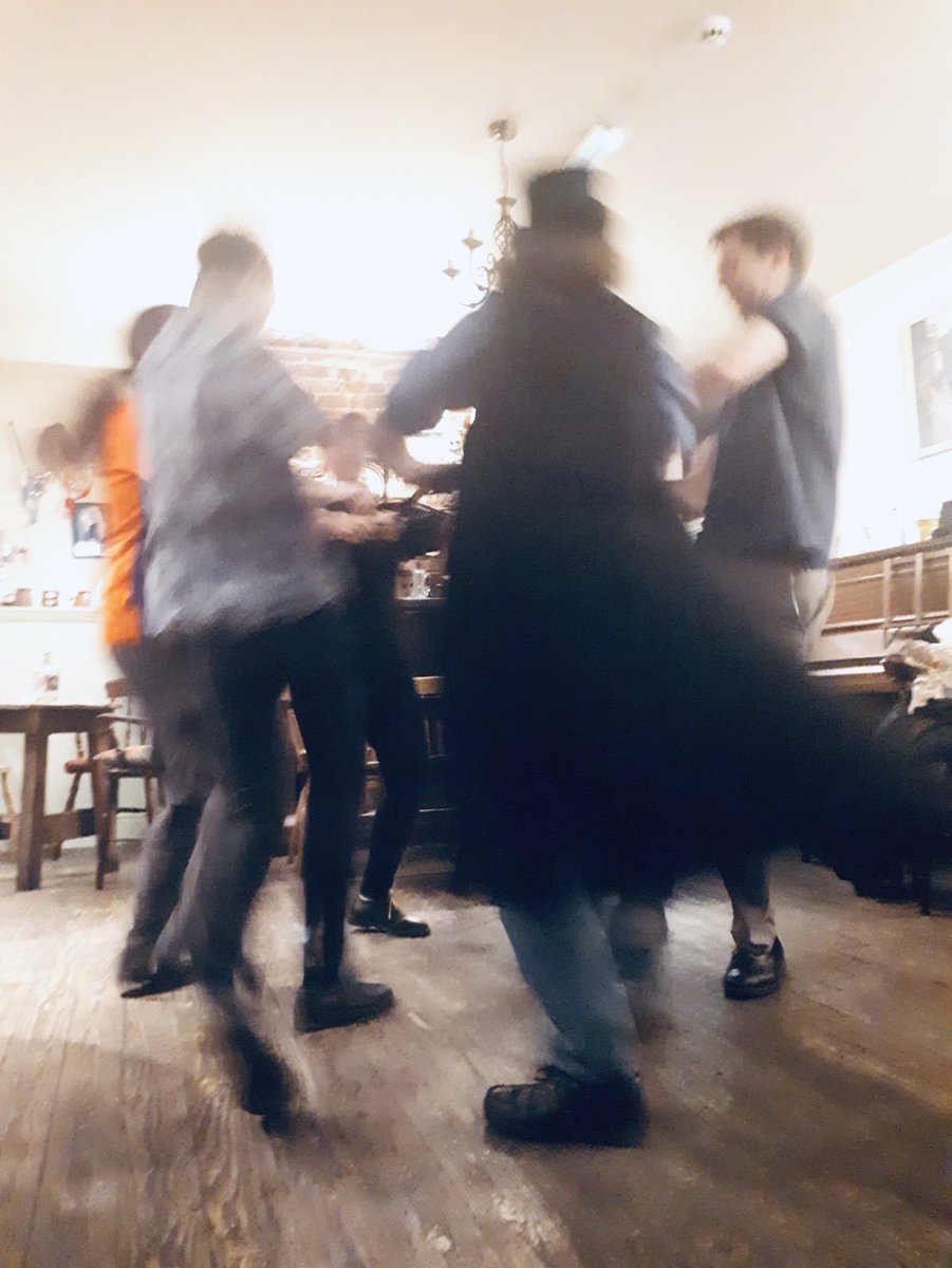 LeedsRapper's tweet image. Getting down and DERTy with a tommy making a spin extra cool with her long jacket and we swap a super tall 3 for a less tall 3 #showusyourowls