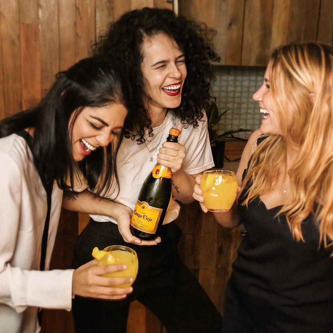 Wine hack: Open a bottle of Cava the right way by placing one had at the punt and one hand on the cork of the Cava bottle and twist from the bottom! Use a kitchen towel to hold the bottle steady 😉

#WineHack #LiveUncorked #CampoViejo