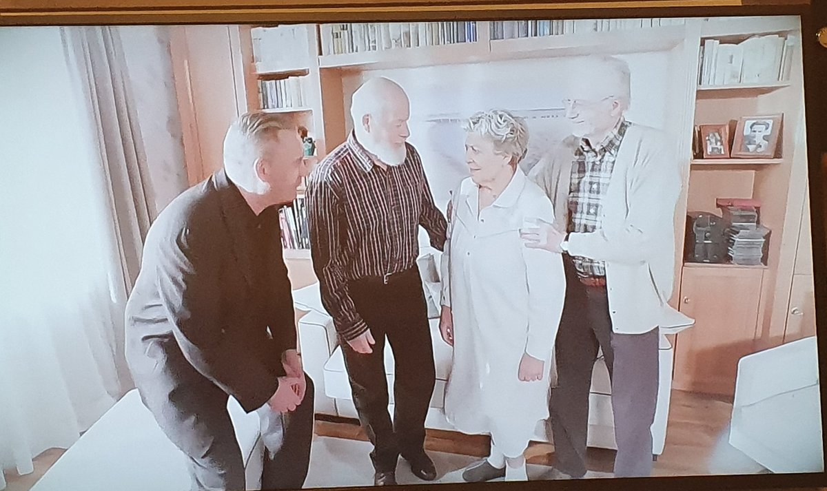 chris_rob82's tweet photo. Helga 🍳🍳❤ #hansemann #erich #Benny
@Lindenstrasse https://t.co/GFQbYtTHoR