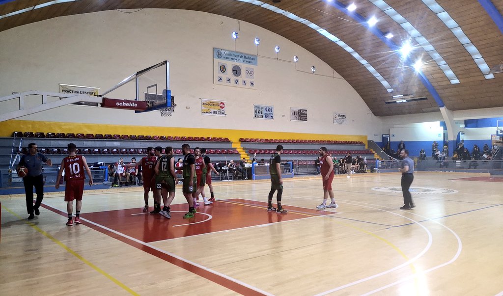 #LligaEba: el <a href="/maristesademar/">Maristes Ademar</a> guanya el <a href="/CBEsparreguera/">CB Esparreguera</a> a La Plana. L'últim quart ha sigut tot un espectacle! 🏀
RESULTAT: 85 - 68

Crònica aquest dimecres al #5contra5.