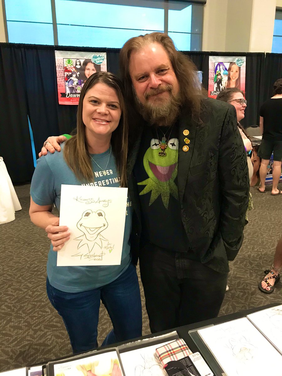 averyfan's tweet photo. Loved meeting artist @GuyGilchrist at @FayComicShow. 💚💚 I have always loved the Muppets and Muppet Babies. And I also found out he’s the artist behind the @PortlandSeaDogs logo! 😊😊 https://t.co/ikZ3tDhBEE
