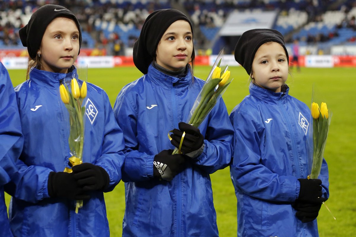 28 февраля на матче «Крылья Советов» - «Оренбург» прошла презентация женской команды. 44 игрока были представлены болельщикам на «Самара Арене» 🇸🇱