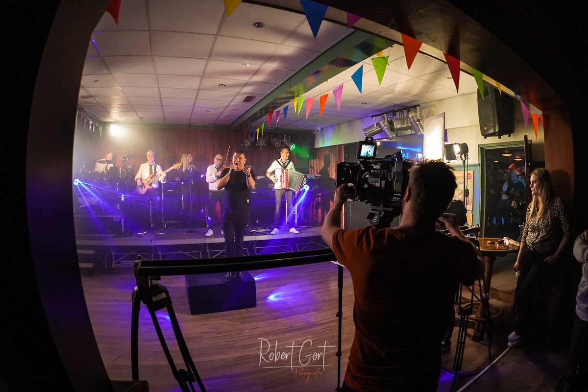 Wat een geweldige dag gisteren, eerst de clipopnames voor Ik ga d'r uit en daarna door naar Katwijk voor Holland XXL