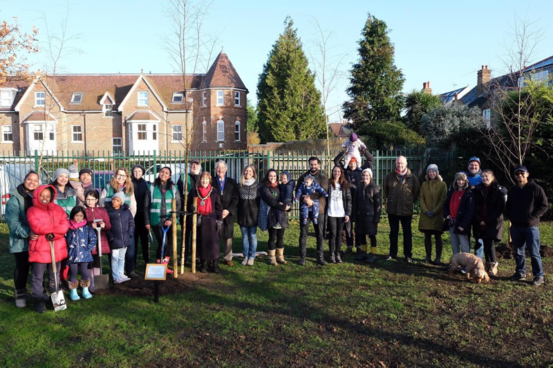 WeybridgeSurrey's tweet photo. Ahead of #Weybridge In #Bloom's AGM, take a look at what was achieved in the first year
Launch meeting
Bulb, meadow &amp; tree planting
Competitions
- Design flowerbed
- Tallest sunflower
- Best dressed Christmas window
Litter picking
Weybridge Christmas Fayre
https://t.co/9jDId25R8n https://t.co/90vkg6VXmT