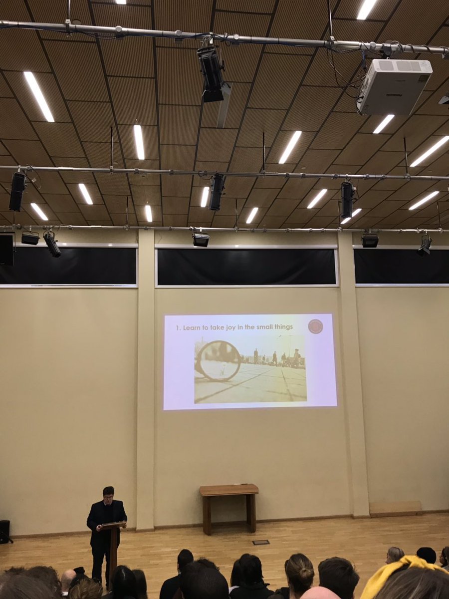 BrilliantClub's tweet photo. This is Chris Wilson, our CEO, at his last #tsptraining weekend talking to 150 tutors placed from Dorset to Cromer via Bromley. He hands over to @amcanning later this month. HIs tips featured Robin Williams, his own placements @Sjhsportsnews + @HarrisGirlsED and a magnified daisy https://t.co/iWoJVwwArP