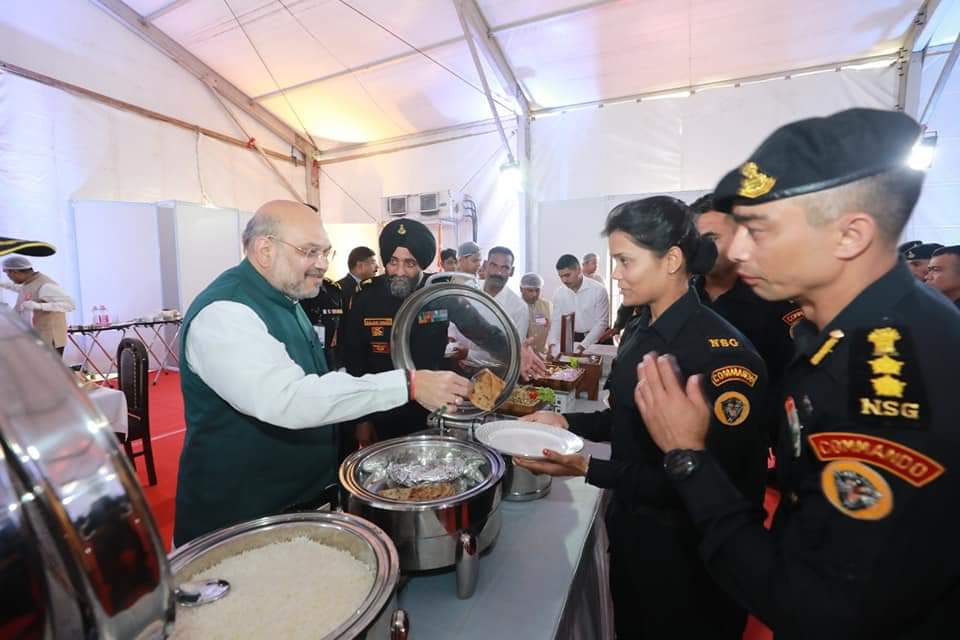 SumanManna_'s tweet photo. ** "Their devotion and commitment towards India’s peace and security is an inspiration to all countrymen." : HM @AmitShah Ji 🙏
Today at NSG campus in Rajarhat, #WestBengal , Shri #AmitShah Ji served lunch and interact with our brave #NSG_Commandos ! 🙏🇮🇳
@tathagata2 https://t.co/xs9duWg7Mj