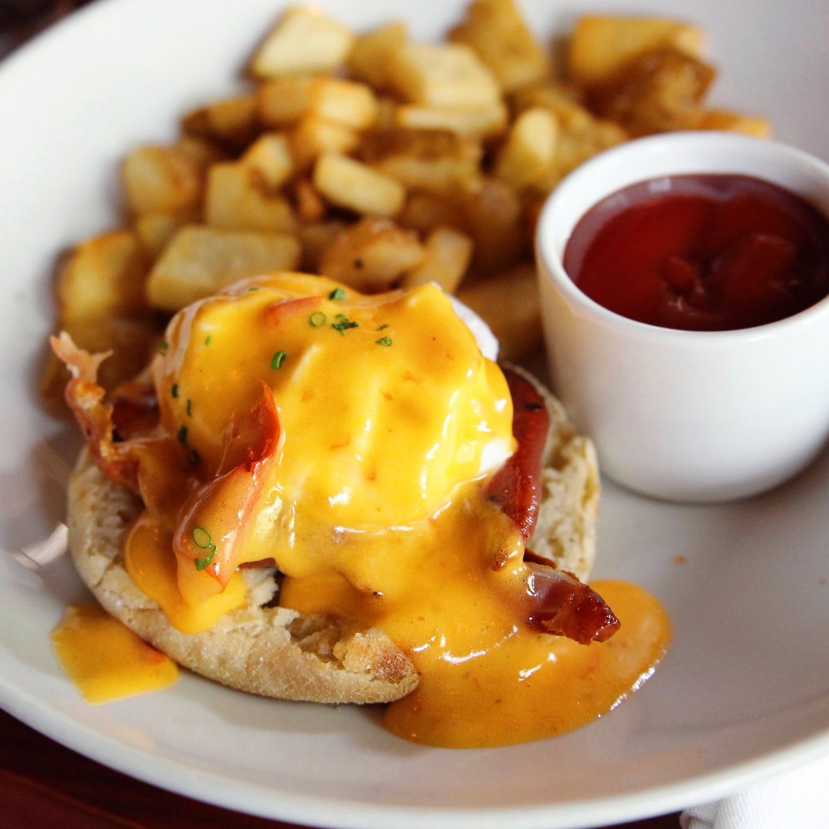 swiftsattic's tweet photo. An Egg-squisite sunday brunch starts with the Eggs Benedetto 😎🍳 #putaneggonit⁠

#eatswiftly #swiftsattic #farmtotable #sundayfunday #atxbrunches #eggsbenedict #atxeats #eatingatx #keepaustineatin #eateratx #forkyeah #opentable #austin360eats #365thingsaustin #do512 #atxbrunch https://t.co/1ciNCDJJxv