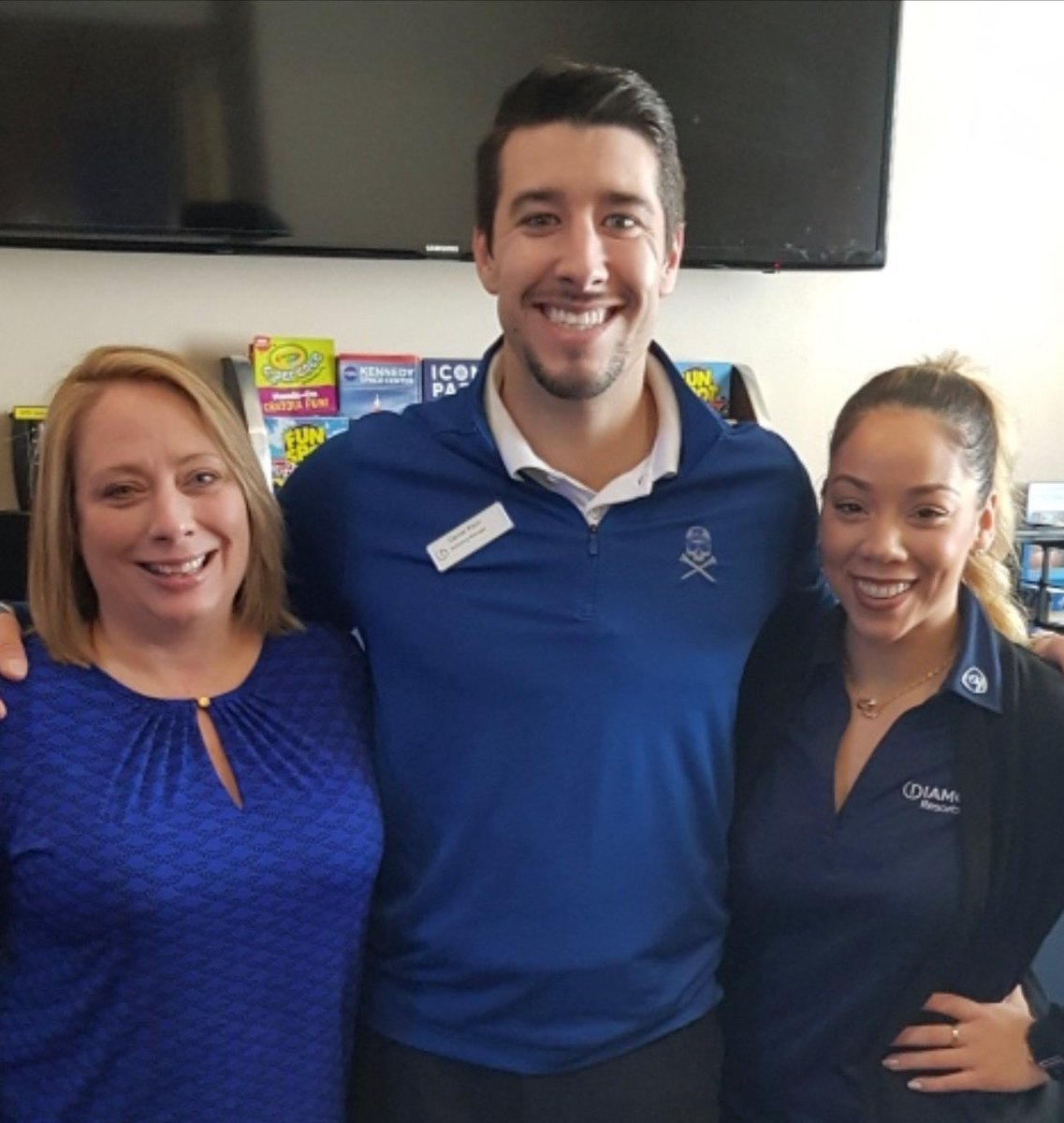 Angela_Allen_'s tweet photo. Team Cypress. Ready to crush goals by leading from the front this weekend @JoannSantosMKTG @_DanielK8 #Teamwork #DiamondReady #goalcrushing https://t.co/a3sW3qxy44
