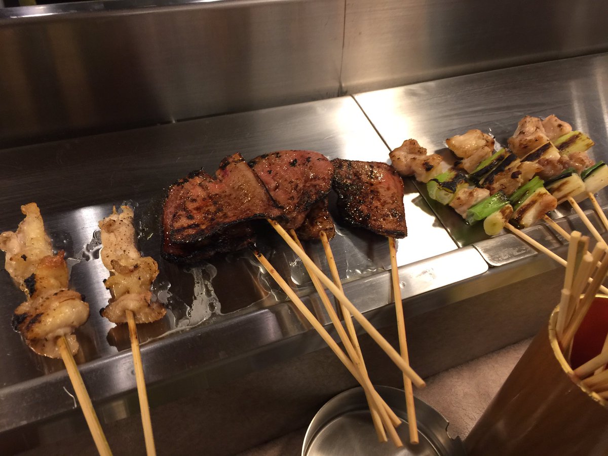 なぐも 3 8 俺流 絶品メシvol 23 コミック掲載 コミケで売り子してくれてる赤城さんが 池袋 で焼きおにぎりがすごく美味しい焼き鳥屋さんがあるんですよ と力説して教えてくれたので 食べにきてみた ホントに美味しかった しょうゆと出汁の味が