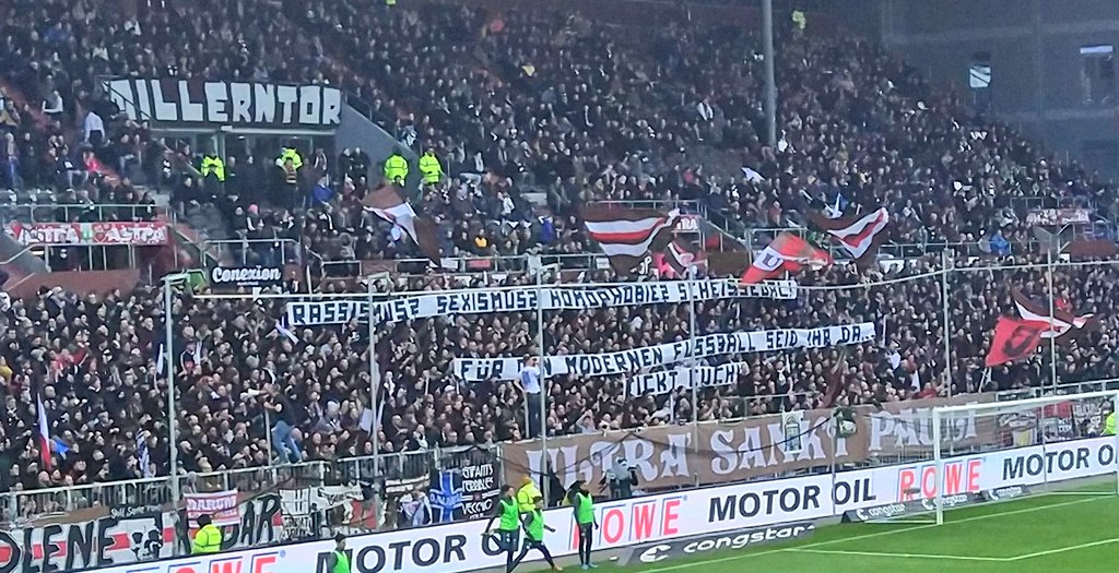 gerdgerdgerdger's tweet photo. Rassismus, Sexismus, Homophobie? Scheißegal!
Für den modernen Fußball seid ihr da! Fickt euch, @dfb!
#fcsp
#fcsposn
#hopp @SAP https://t.co/dGTPQrrnvd