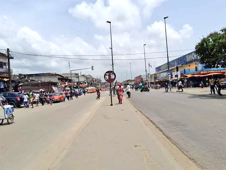 Badciss's tweet photo. Surprenant Boulevard Nangui Abrogoua..
Adjamé.....
Pourvu que çà dure... https://t.co/cydtYOSZOf