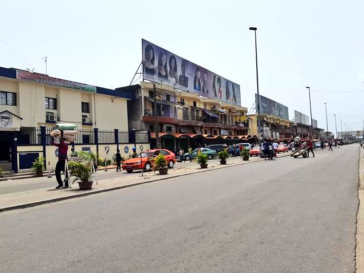 Badciss's tweet photo. Surprenant Boulevard Nangui Abrogoua..
Adjamé.....
Pourvu que çà dure... https://t.co/cydtYOSZOf