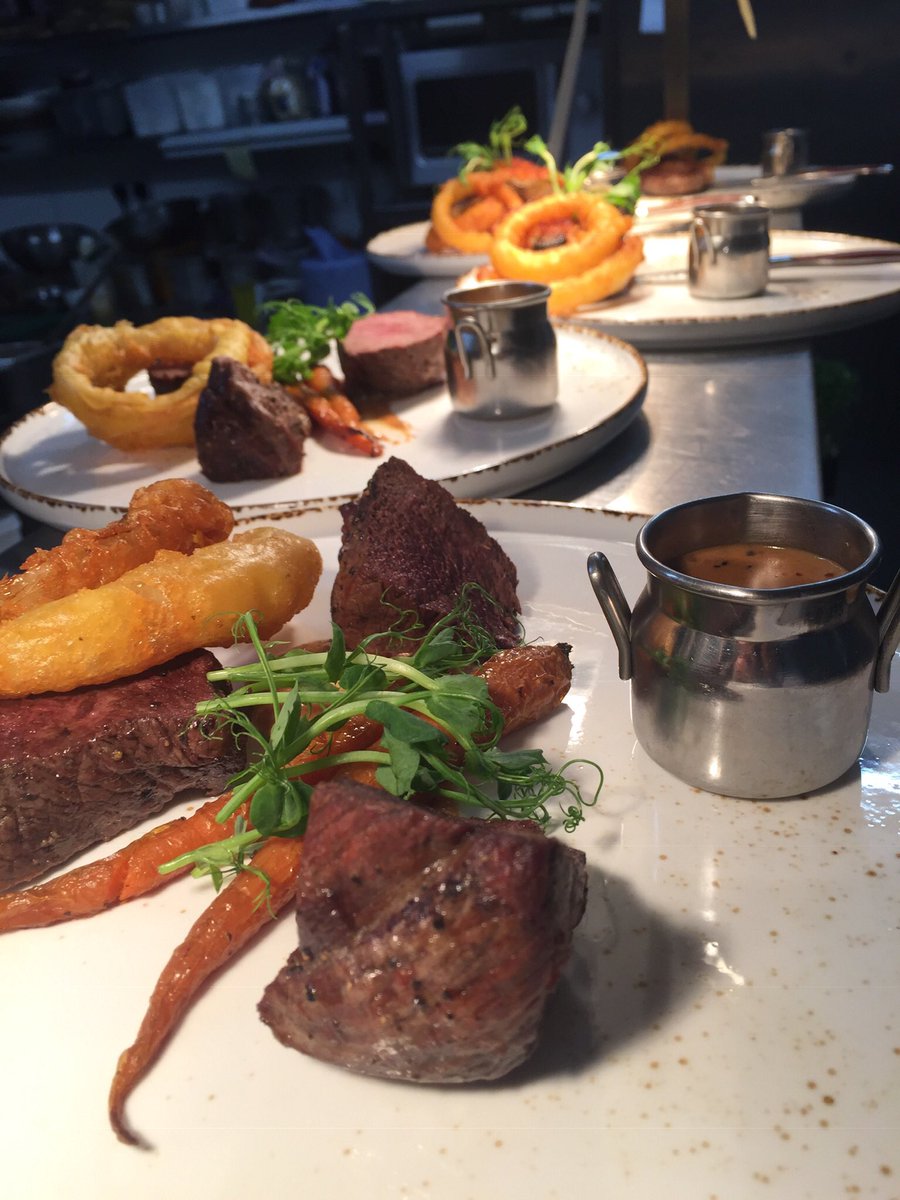 crossgunsgastro's tweet photo. It’s like a lineup for a beauty pageant 🤤

A La carte from 5pm.. for bookings call 0469001918 

#TheCrossGuns #thecrossgunsgastropub https://t.co/6JrLUrwjqU