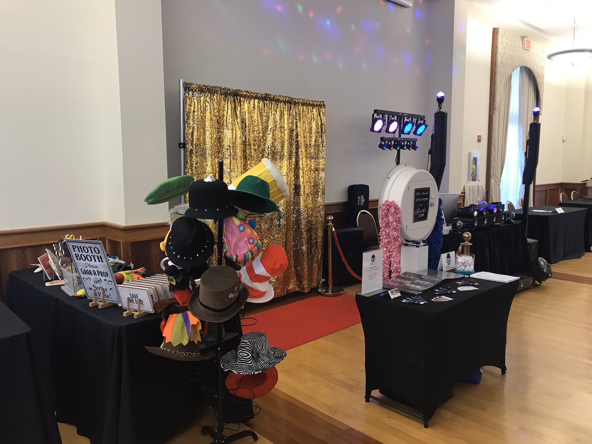 SaviSnapsPhotos's tweet photo. SaviSnaps Photobooth is set up and ready to meet some awesome brides and their families.  Come out to the Middletown Fire Company from 11-3pm today to take advantage of our special show pricing.  Congratulations to all the engaged couples!  @ Middletown Memorial Hall https://t.co/kS44vML01A