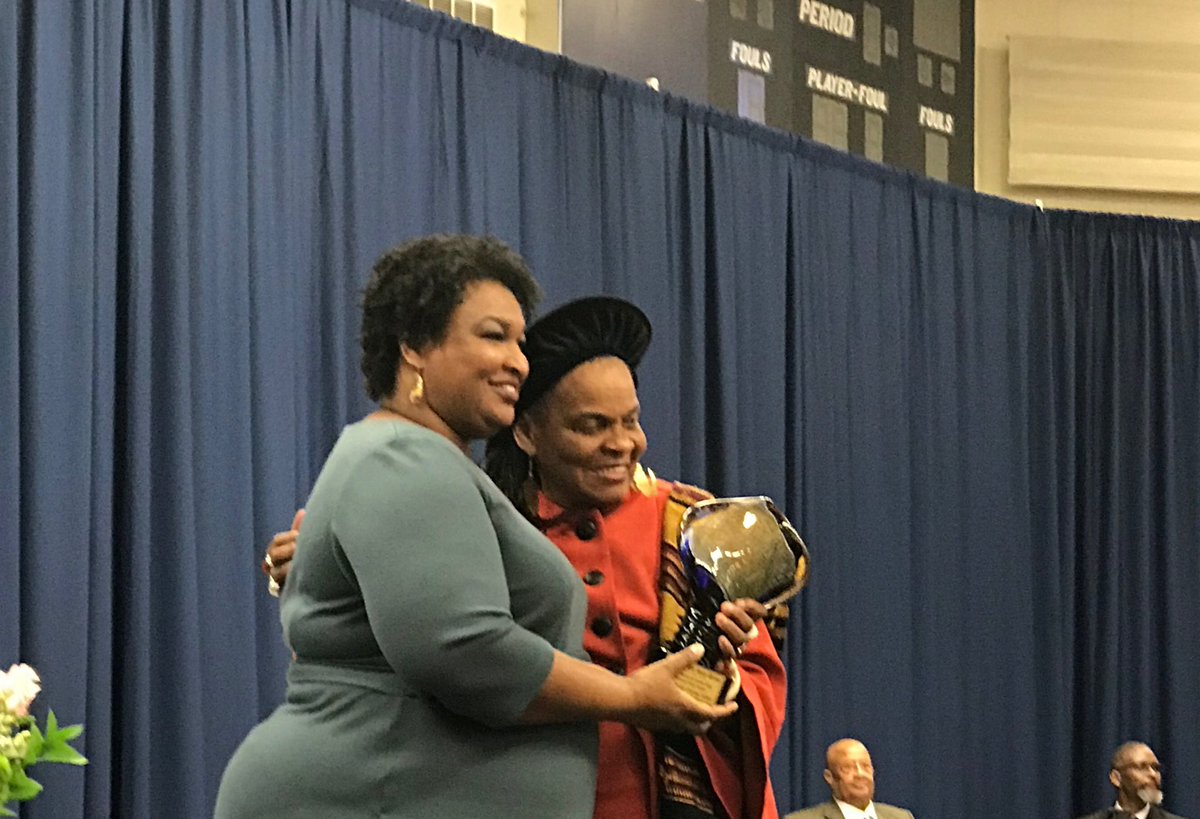 .@StaceyAbrams receives National Unity Award at #UnityBreakfast in #Selma from Selma’s own Faya Toure. Today, we celebrate our heroes of the past & our our modern-day heroes. #Selma55