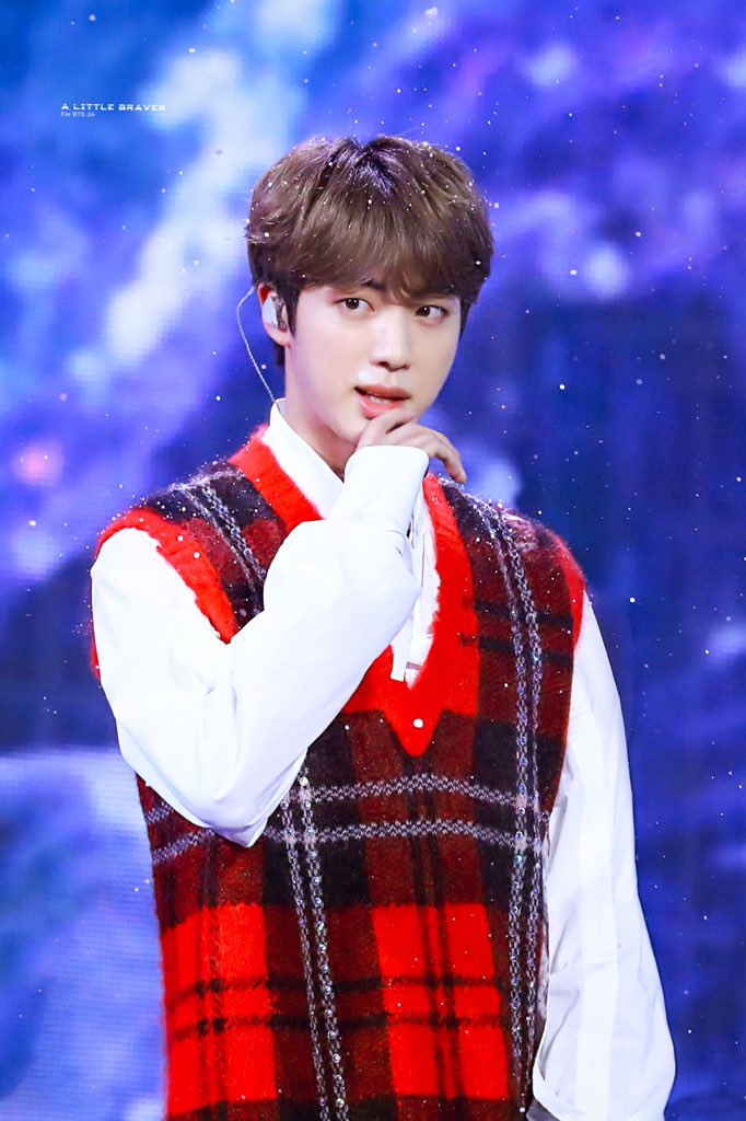 ALittleBraver92's tweet photo. 181106 MGA #MoonByJin #Jin #Seokjin #진 #석진 #김석진 @BTS_twt https://t.co/TC3Iqzpkx6