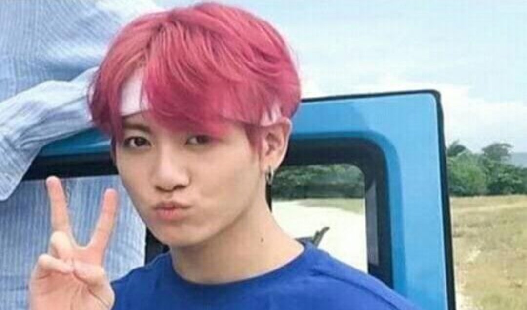 btsmemes_br7's tweet photo. ninguém: 
absolutamente ninguém:
ninguém mesmo:
eu em qualquer ocasião: https://t.co/2oy92mHeow