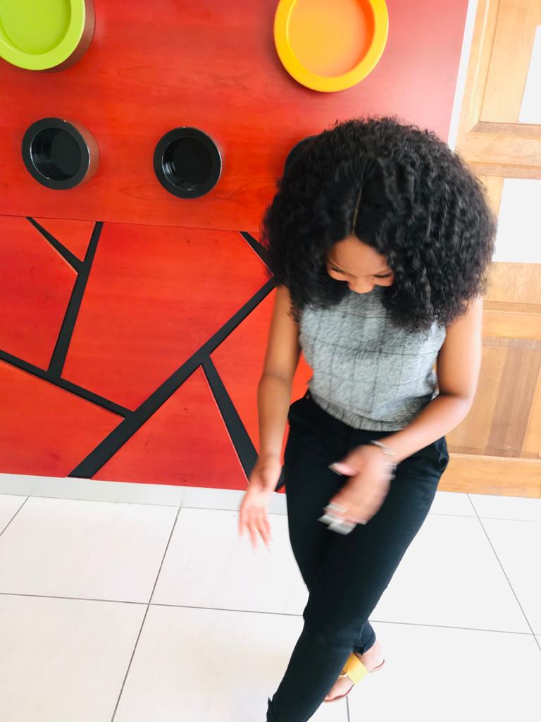 LoungeWig's tweet image. Our beautiful ambassador @bonolo_raowang. 

*P1500*
📌12" Kinky curly wig
📌 Machine made
📌 9a grade hair

*LAYBYE AVAILABLE*

#WigLoungeBw
#ClientAppreciation
#MachineMadeWigs