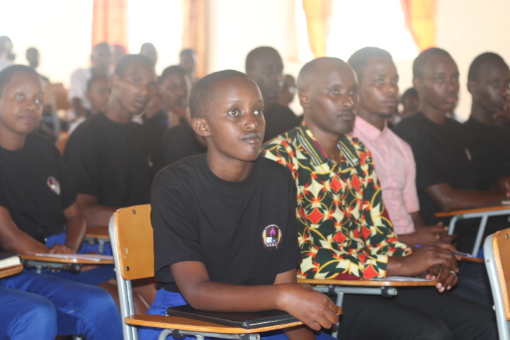 Uyu munsi abayobozi ba AERG ku rwego rw'igihugu bakoreye igikorwa cya descente mu karere ka 
<a href="/NyanzaDistrict/">Nyanza District</a> mu rwego rwo kurushaho kwegera no kungurana ibitekerezo n'abanyamuryango ba AERG biga mu bigo bya secondaire biri muri aka karere ndetse n'abo muri Kaminuza ya UNILAK.
1/2
