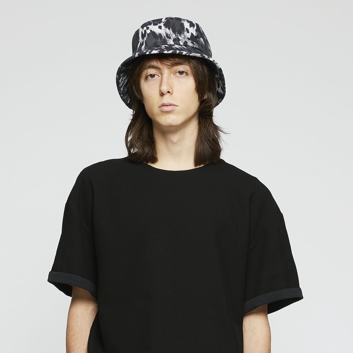 abahouse_mens's tweet photo. 【5351POUR LES HOMMES】
ダブルクロスTシャツ
https://t.co/kD7u4hz4Cq
セットアップボトムスとの着用がおすすめ！
#atscelta #5351pourleshommes #mensfashion #fashion #fashionblogger #photooftheday #ootd #like4like #follow4follow #お洒落さんと繋がりたい #いいね返し https://t.co/zpRBrXDIeB