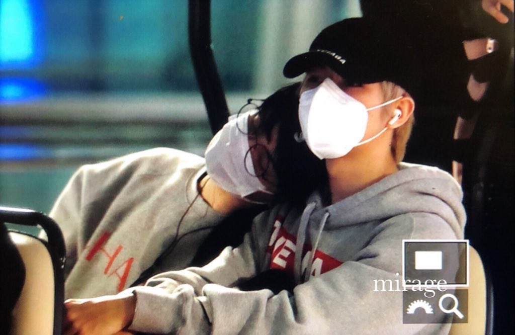 bubblegunnm's tweet photo. 지성이는 어떻게 그렇게 많이 자랐을까....하지만 런쥔형에겐 여전히 아기일 뿐이다 ㅜㅜ..... https://t.co/aUA5TcvghB
