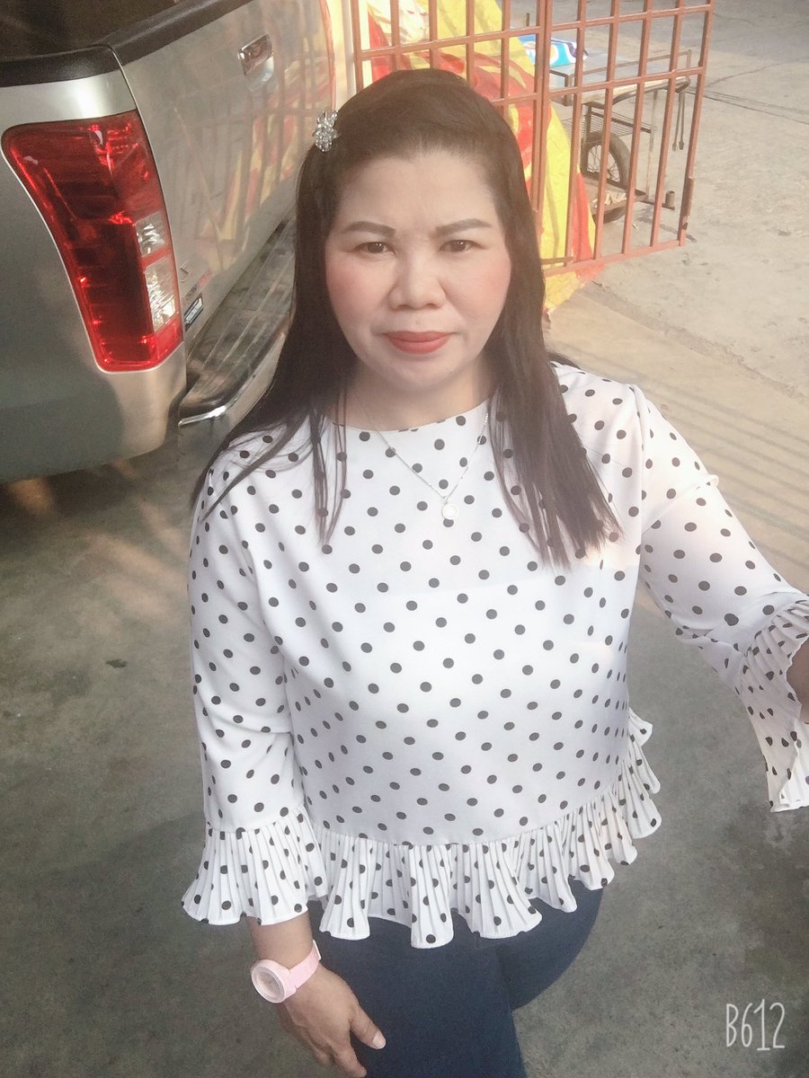srisoke's tweet photo. มะพร้าวห้าว ยิ่งแก่ ......ยิ่งมันส์ ผู้หญิงก็เหมือนกัน ยิ่งแก่ ยิ่งอร่อย https://t.co/ir51Oj8h5t