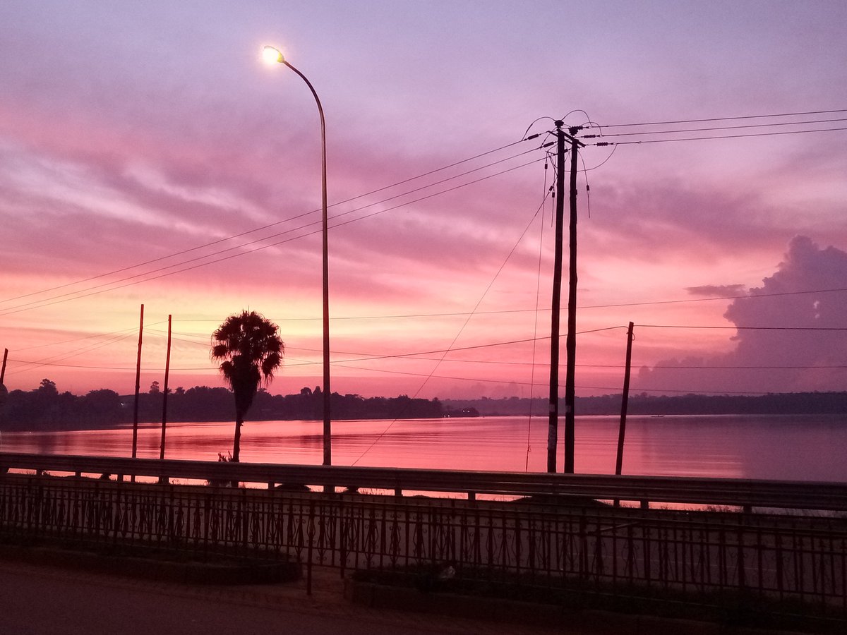 CycadEntebbe's tweet photo. This wonderful Sunday sunrise over Lake Victoria in Entebbe Uganda is worth sharing-Just in our vicinity at Cycad Guest House @always5star @pip_says @SantasHotels @LiveaMemory @RoadtripC @nbstv https://t.co/5YebtcexY6