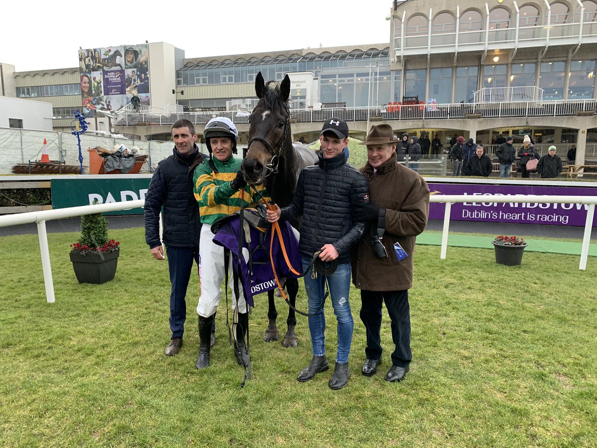LeopardstownRC's tweet photo. ⭐️ CHARLI PARCS ⭐️

Aidan Howard wins the Leopardstown Racing Hall Hurdle with the new addition to his yard Charli Parcs under the super @BarryJGeraghty 👏

@TRI_Equestrian 
#LeopardstownRC
#TRIEquestrian https://t.co/xGz2JZnp80