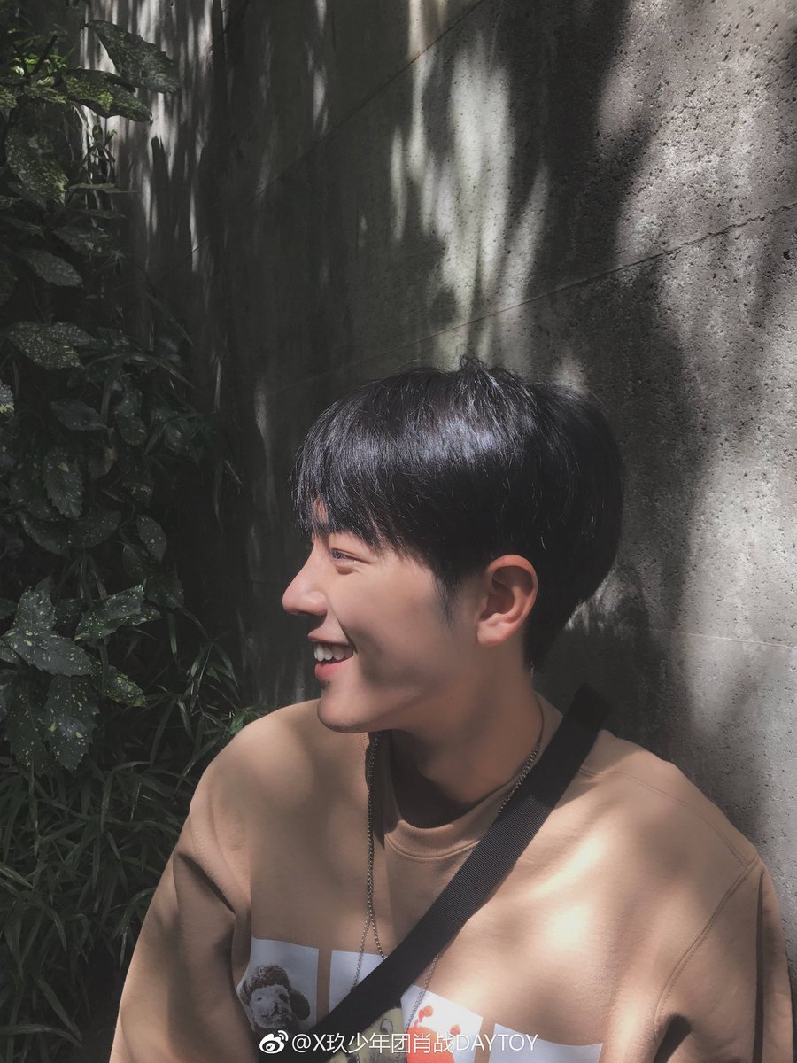 Heybiblee1005's tweet photo. Có những người tựa như ánh nắng vậy, gặp được rồi sẽ ấm áp ở trong tim. Hy vọng ngày sau chỉ có tươi cười vui vẻ
#WeLoveYouXiaoZhan
#WeLoveXiaoZhan https://t.co/lkWgIpaAH3