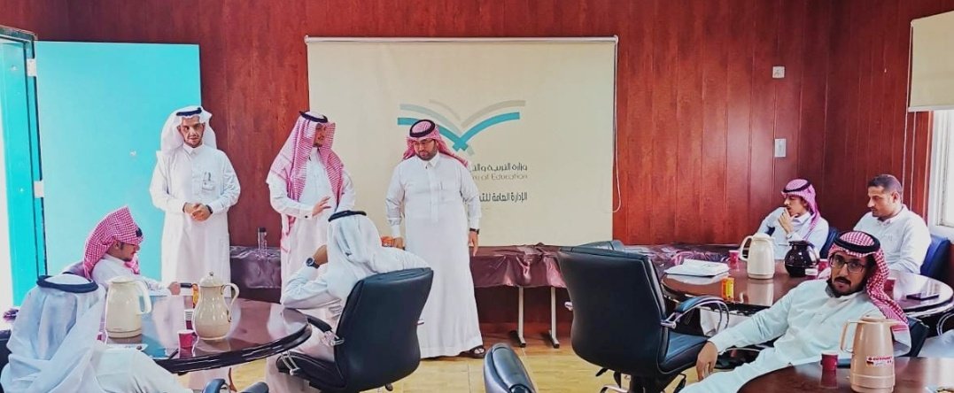 بمتابعة من المدير العام للتعليم د. ملفي العتيبي انطلاق منافسات برنامج #القارئ_الماهر تحت شعار #نقرأ_لنتعلم وذلك على مستوى #تعليم_نجران بحضور مدير الإشراف التربوي أ.علي الوادعي وإشراف قسم الصفوف الأولية ويهدف إلى تنمية قدرة الطلاب على القراءة وإتقان مهارات الإملاء والخط .