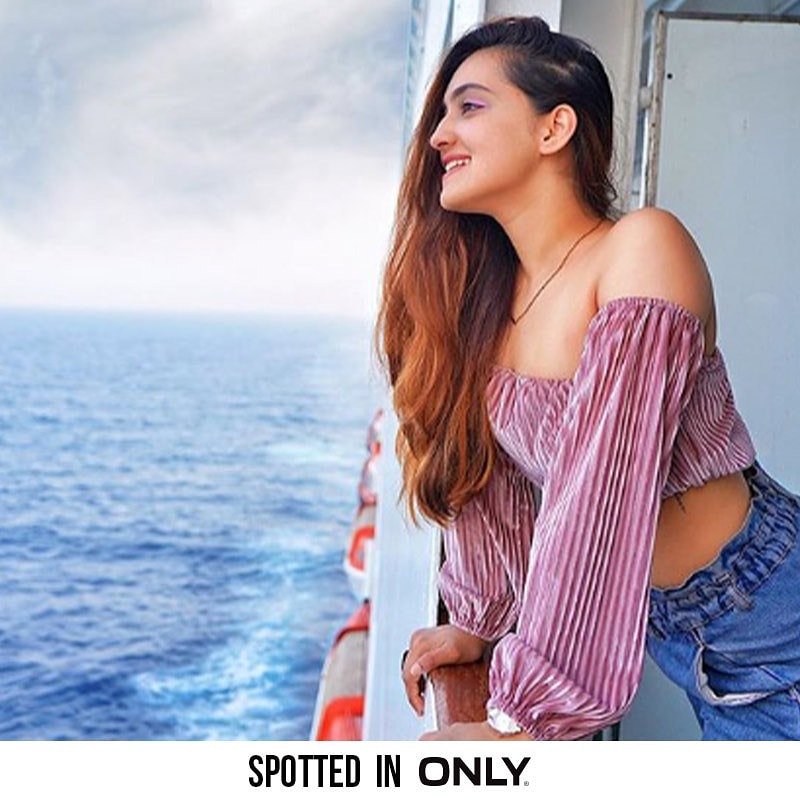 OnlyIndia's tweet photo. The crop top season is officially here!
To shop, visit an ONLY store near you or shop online on https://t.co/7r8ko4AicA 
#ONLY #OnlyIndia #SpringSummer20 #ONLYSS20  #SS20 #ONLYMyStyle #NewArrivals #FashionGram #Fashion https://t.co/L4Gn4irQ0w