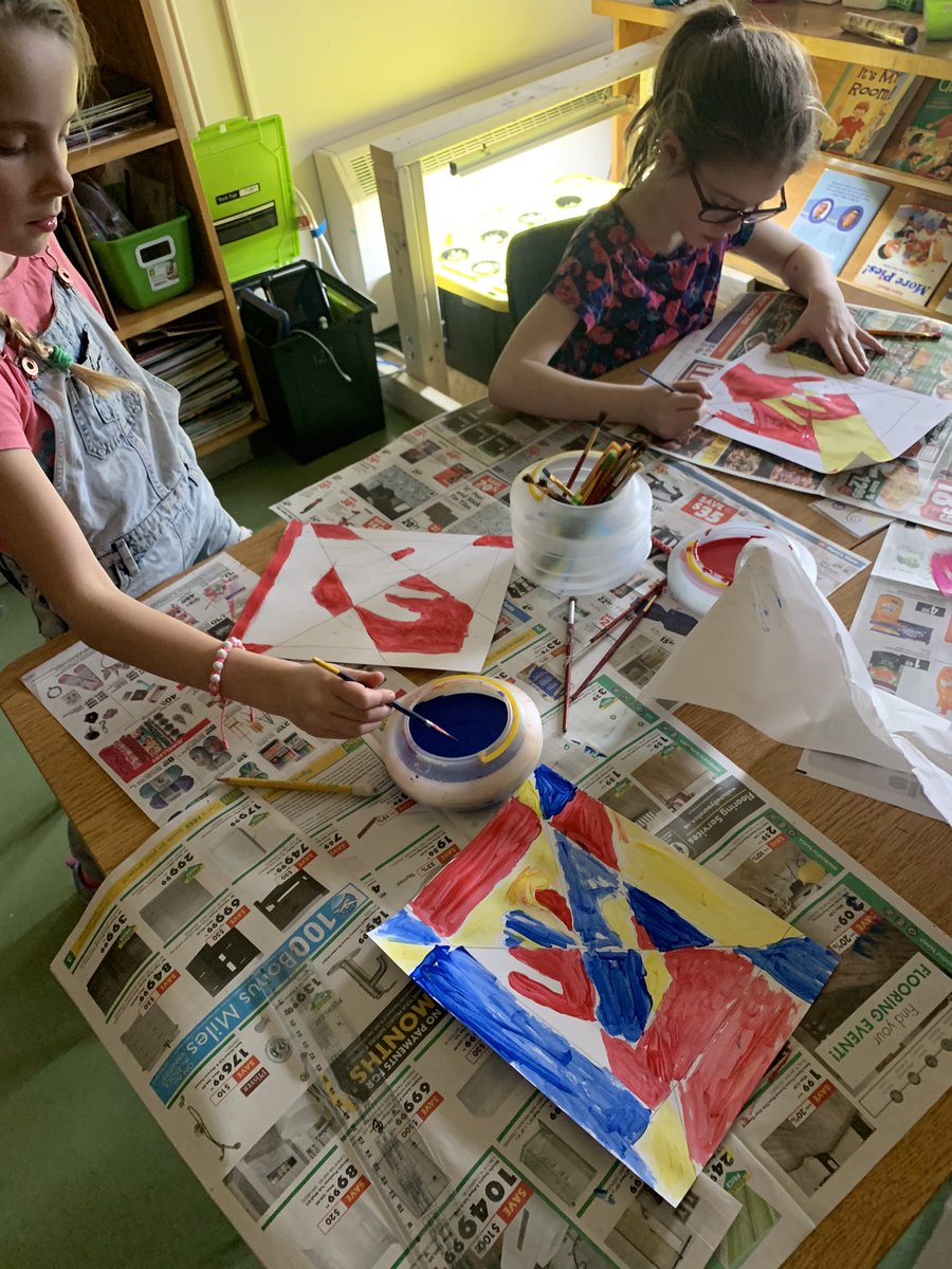 MsChaytor's tweet image. My little artists! ❤️ #complementarycolours @SFOAschool