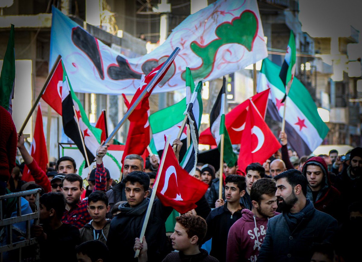 SharefSarmada's tweet photo. صور من المظاهرة التي خرجت اليوم في مدينة #سرمدا والتي رحبت بتواجد الجيش التركي وطالبت الجيش التركي وأيدت العملية العسكرية تحت مسمى #درع_الربيع 
1 https://t.co/azjmHl1AcS