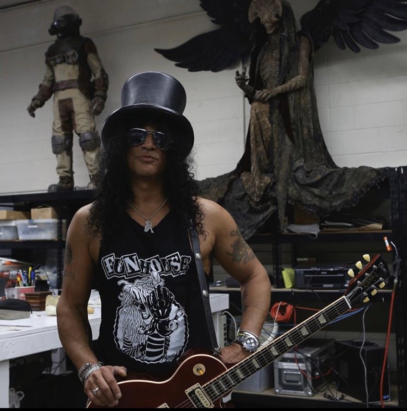 SlashKillsIt's tweet photo. Slash at Spectral Motion for Nothing Left To Fear 2013 @slash #spectralmotion #makeup #makeupfx #fxmakeup #slash #makeupartist #guitar ( ©️@SpectralMotion ) 🎩☠️ https://t.co/V3lPrdPssC