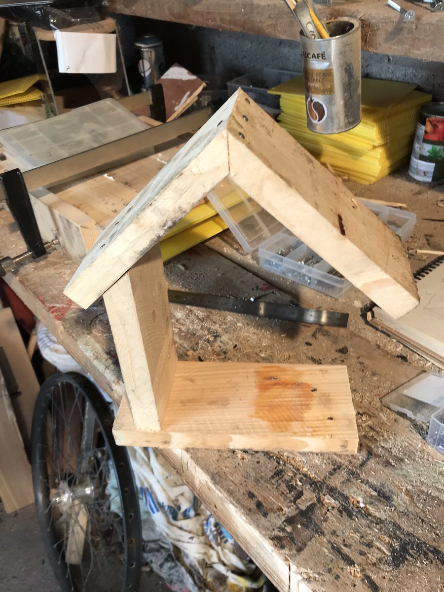 BirdintheBox1's tweet photo. Quick bird feeder made from upcycled pallets #birdinthebox #birdbox #nestbox #maker #upcycled #urbangarden #blackrock #cork #pallets #feeder 🐦🏡 https://t.co/hoS6lTOFZ3