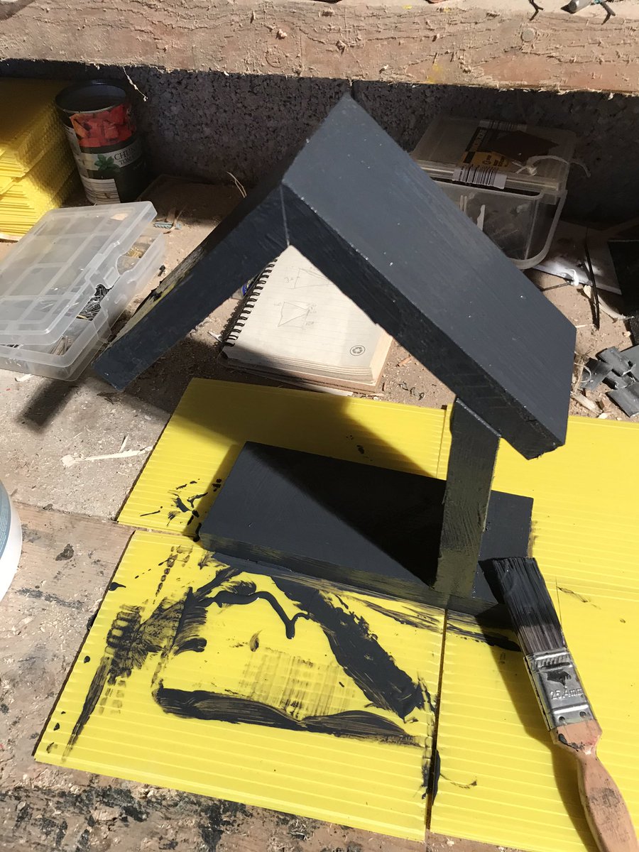 BirdintheBox1's tweet photo. Quick bird feeder made from upcycled pallets #birdinthebox #birdbox #nestbox #maker #upcycled #urbangarden #blackrock #cork #pallets #feeder 🐦🏡 https://t.co/hoS6lTOFZ3