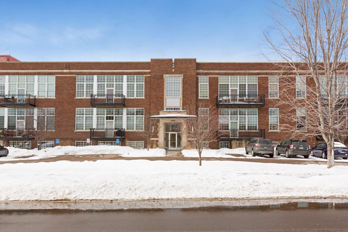 Loft love. Open house today, 12-2pm.
4100 Vernon Av S #112 | St. Louis Park, MN
3BD | 3BA | 2,460SF | $419,900
Agent Kristin Smith/MLS ID 5335665
Lg corner unit w/12' ceilings + 9' wall of windows = generous natural light. Townhome-like feel, w/separate floors and 2 living spaces